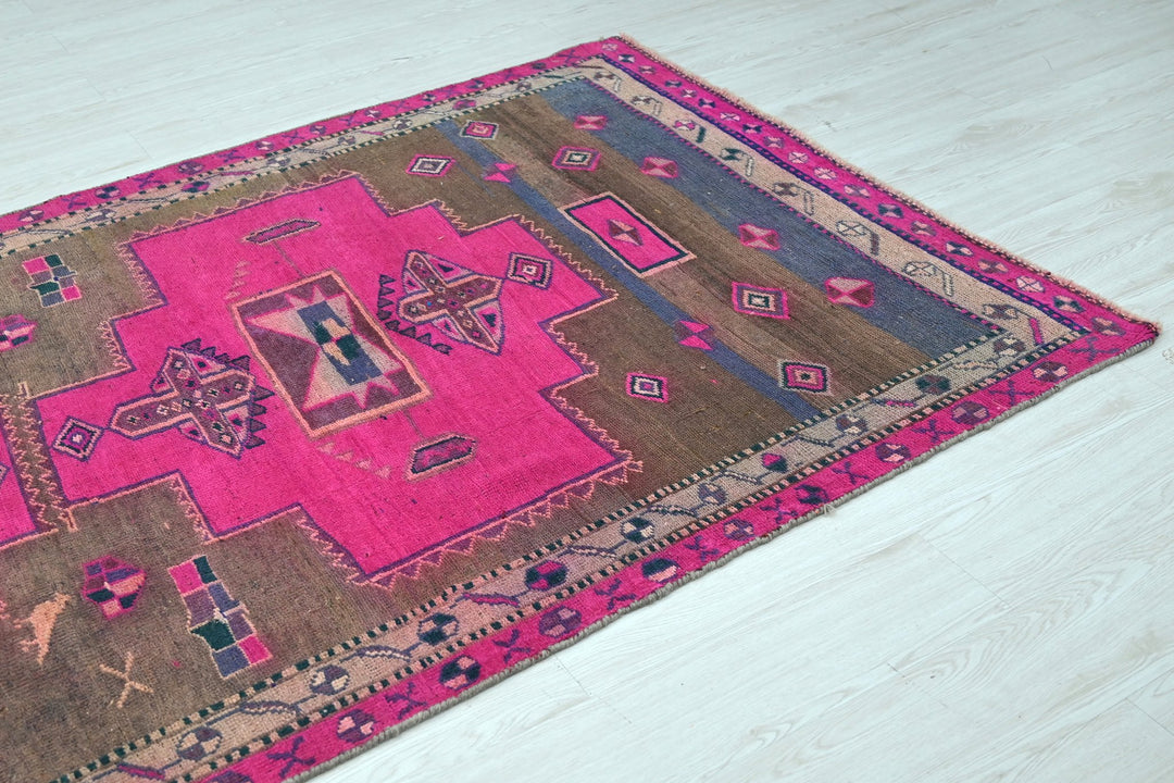 brown Large rug 4' 7" x 11' 4"