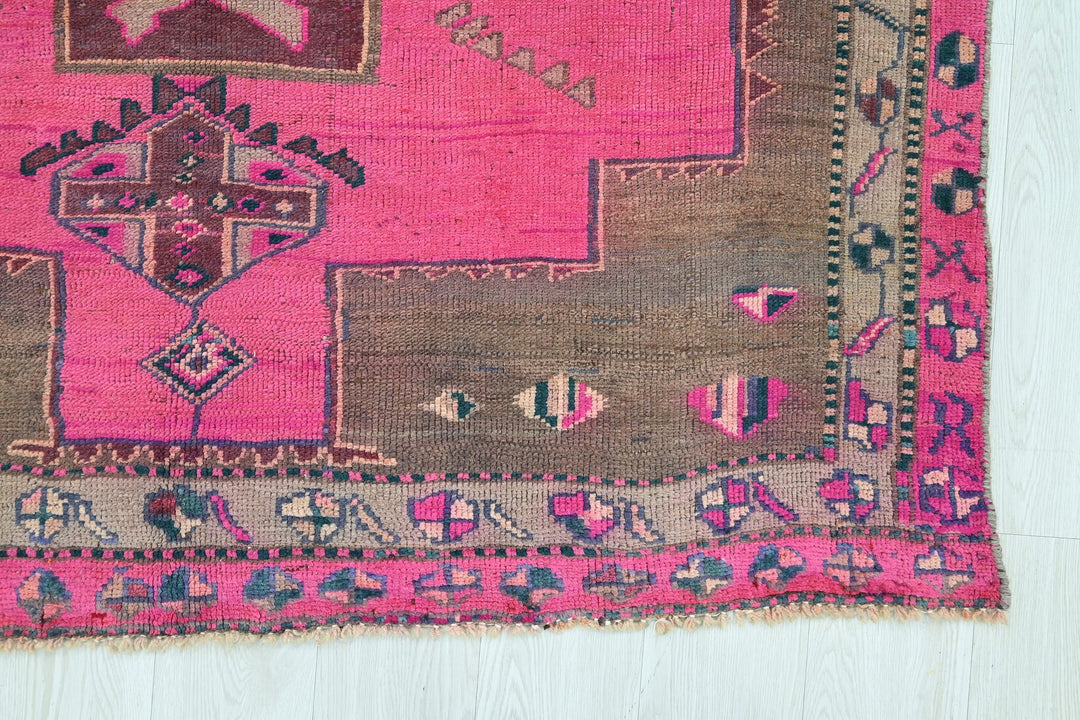 brown Large rug 4' 7" x 11' 4"