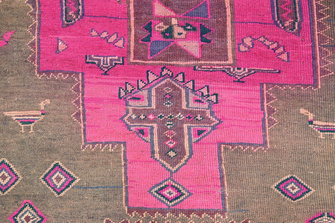 brown Large rug 4' 7" x 11' 4"