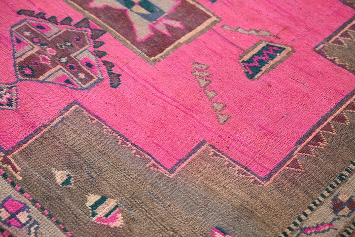 brown Large rug 4' 7" x 11' 4"