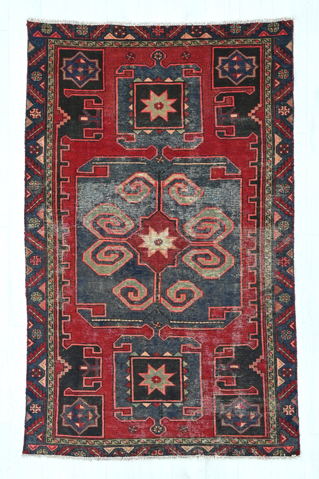 red Accent rug 4' 1" x 6' 6"