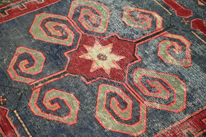 red Accent rug 4' 1" x 6' 6"