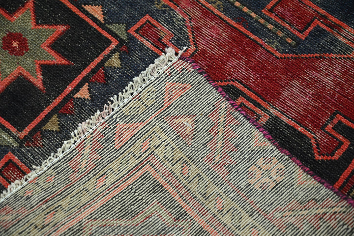red Accent rug 4' 1" x 6' 6"