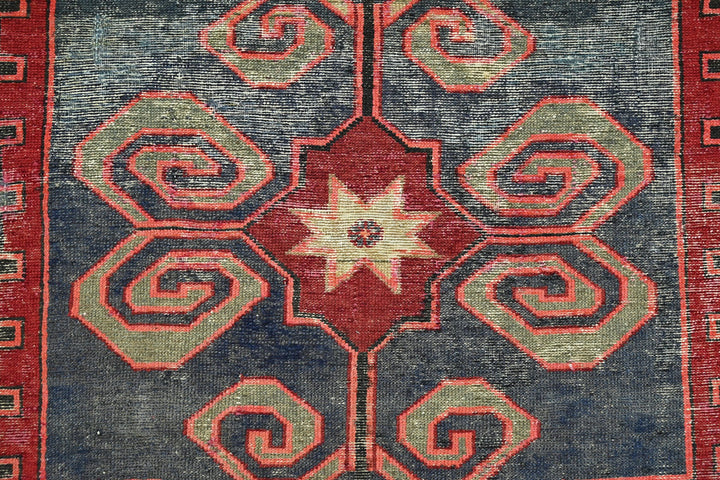 red Accent rug 4' 1" x 6' 6"