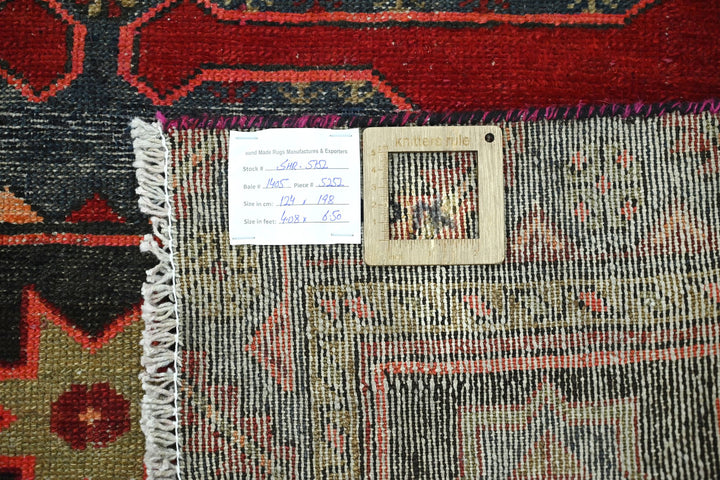 red Accent rug 4' 1" x 6' 6"