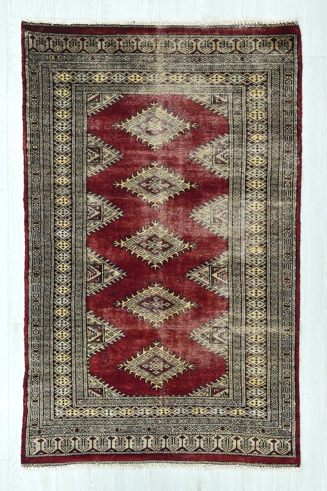 red Accent rug 2' 11" x 4' 10"