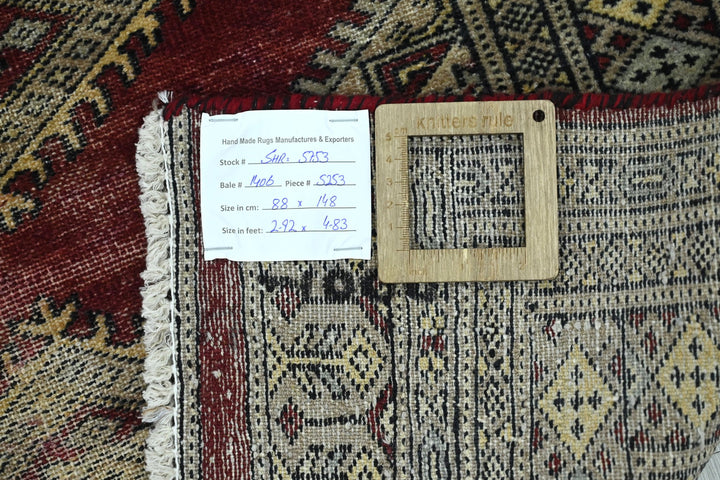 red Accent rug 2' 11" x 4' 10"
