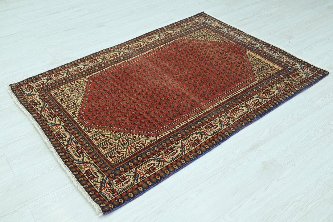 red Accent rug 3' 3" x 4' 9"