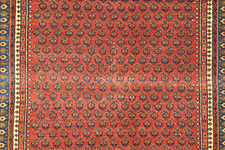 red Accent rug 3' 3" x 4' 9"