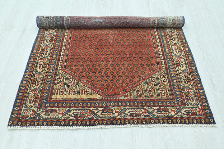 red Accent rug 3' 3" x 4' 9"
