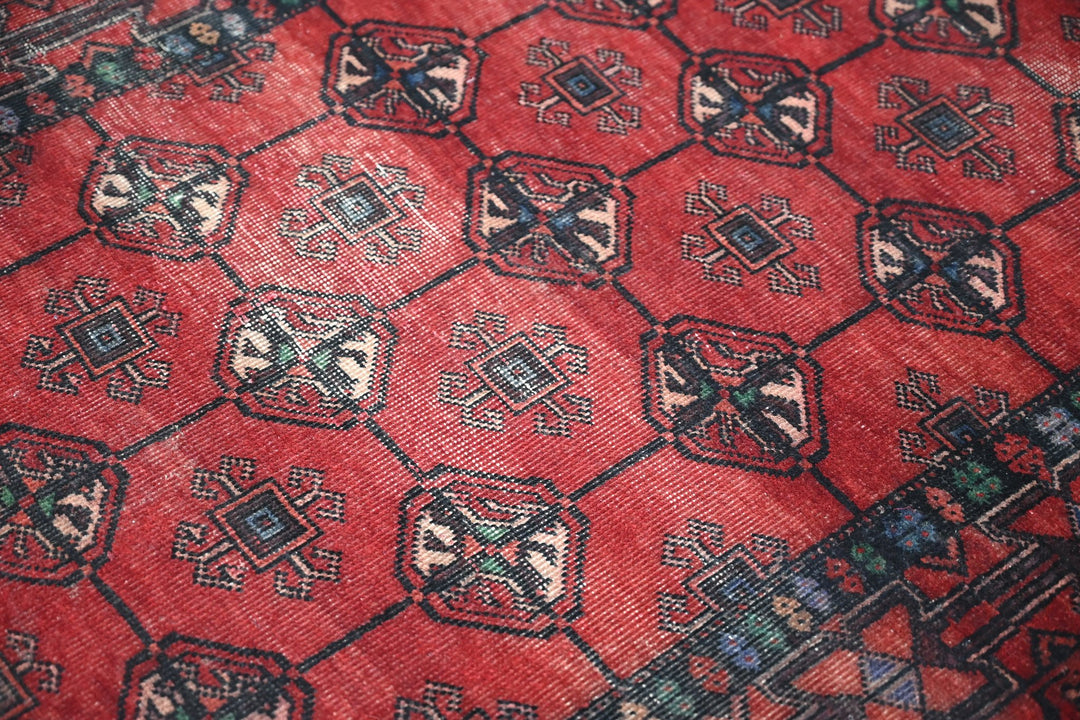 red Medium rug 3' 6" x 6' 9"