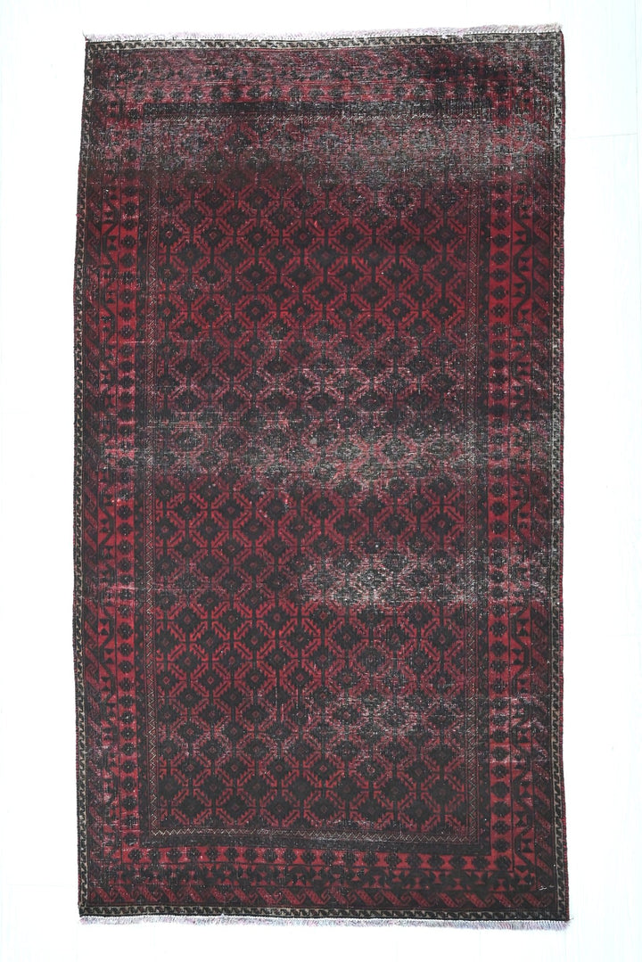 red Accent rug 3' 1" x 5' 5"