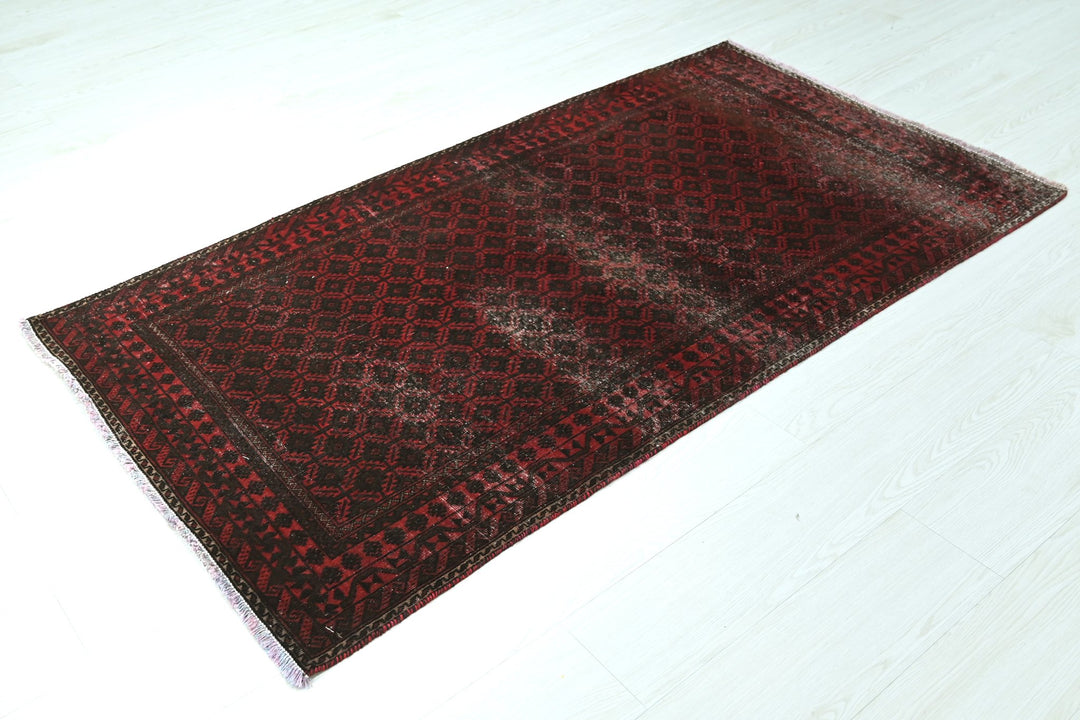red Accent rug 3' 1" x 5' 5"