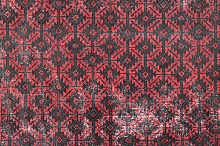 red Accent rug 3' 1" x 5' 5"