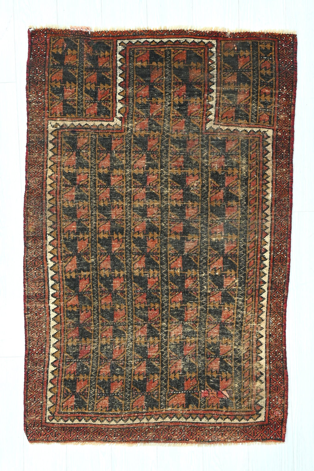 black Accent rug 3' 0" x 4' 6"