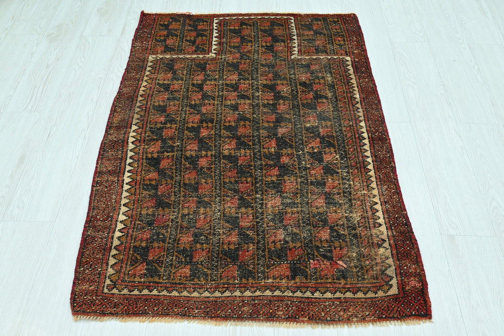 black Accent rug 3' 0" x 4' 6"