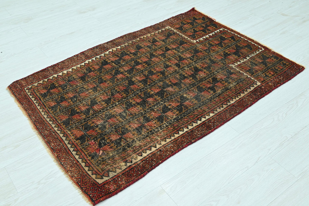 black Accent rug 3' 0" x 4' 6"