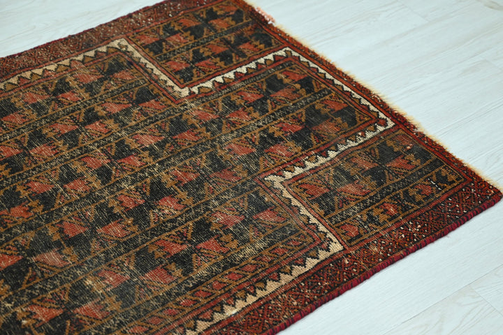 black Accent rug 3' 0" x 4' 6"