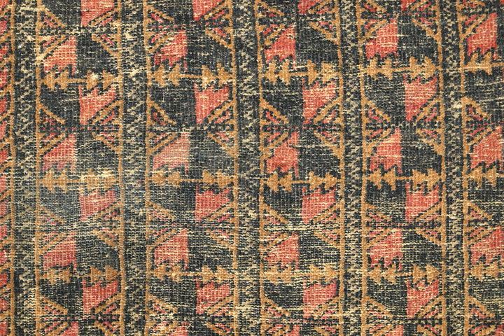 black Accent rug 3' 0" x 4' 6"