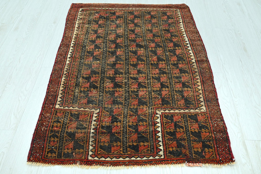 black Accent rug 3' 0" x 4' 6"