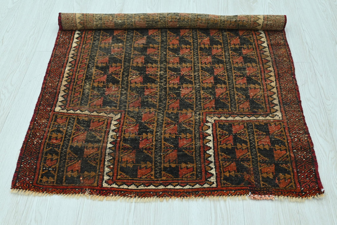 black Accent rug 3' 0" x 4' 6"