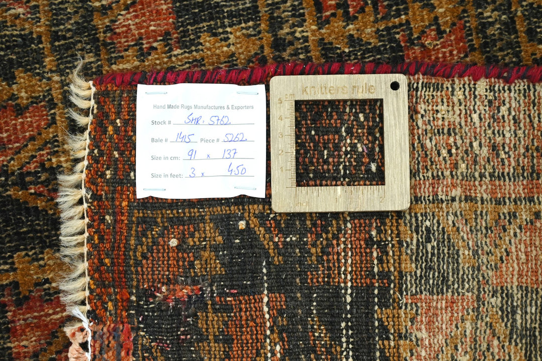 black Accent rug 3' 0" x 4' 6"