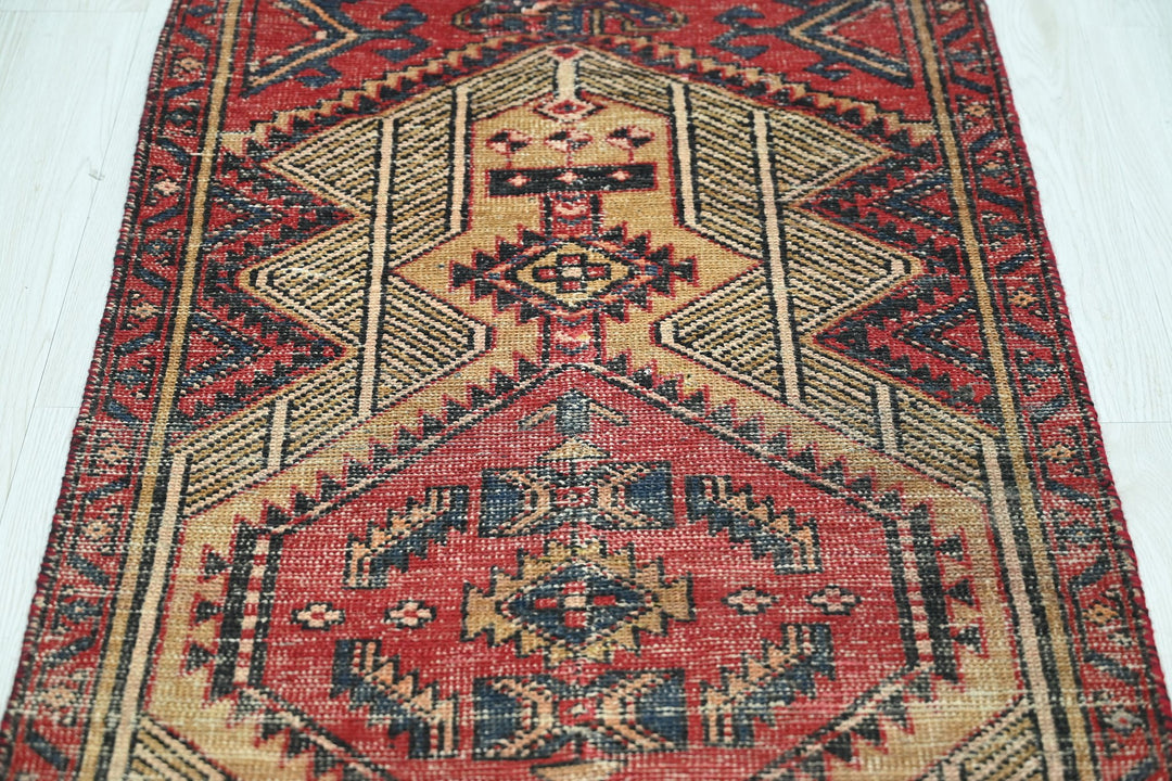 red Runner rug 2' 1" x 9' 0"