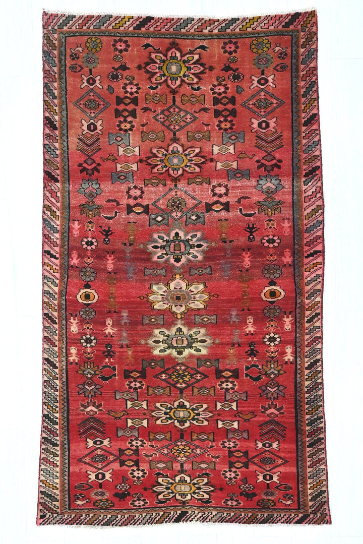 red Accent rug 3' 6" x 6' 5"