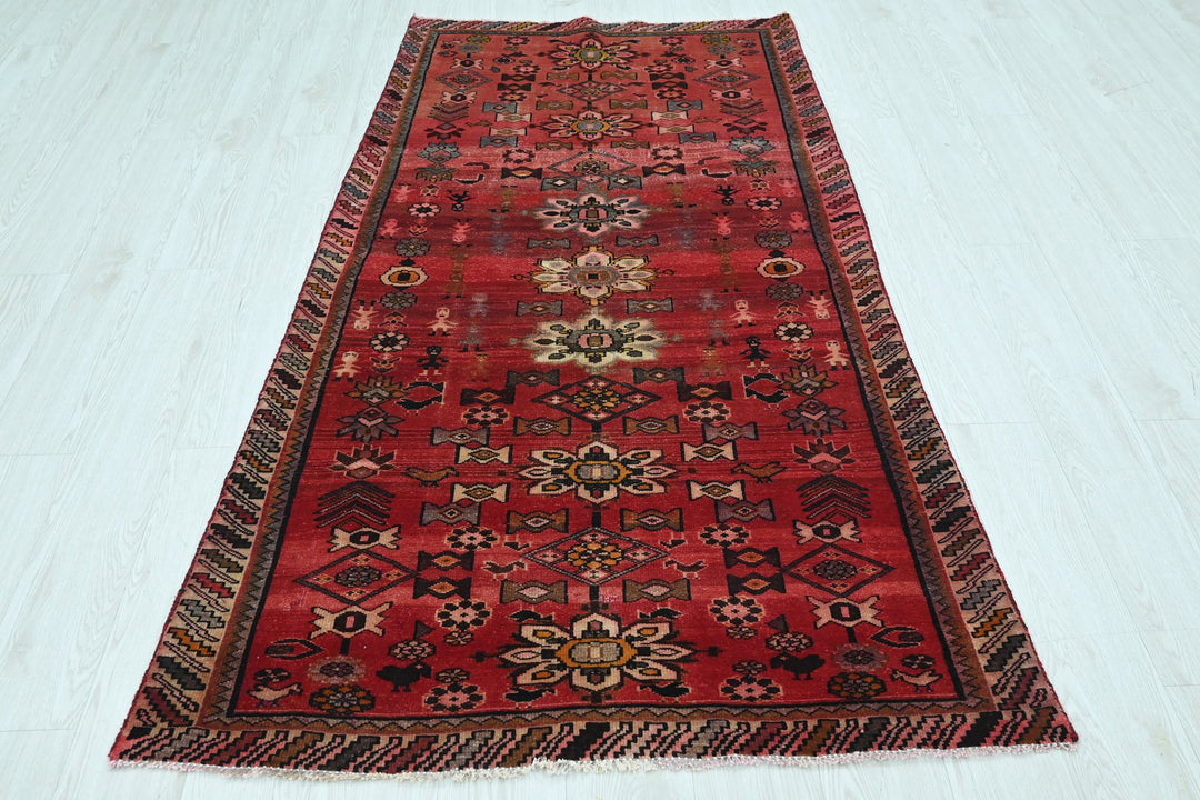 red Accent rug 3' 6" x 6' 5"