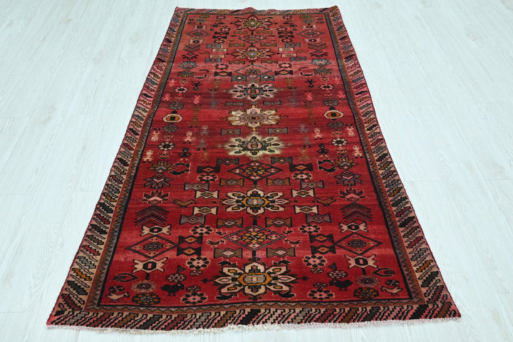 red Accent rug 3' 6" x 6' 5"