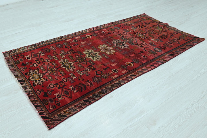 red Accent rug 3' 6" x 6' 5"