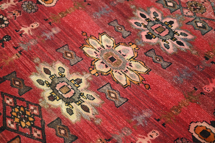red Accent rug 3' 6" x 6' 5"