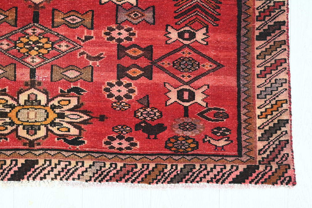 red Accent rug 3' 6" x 6' 5"