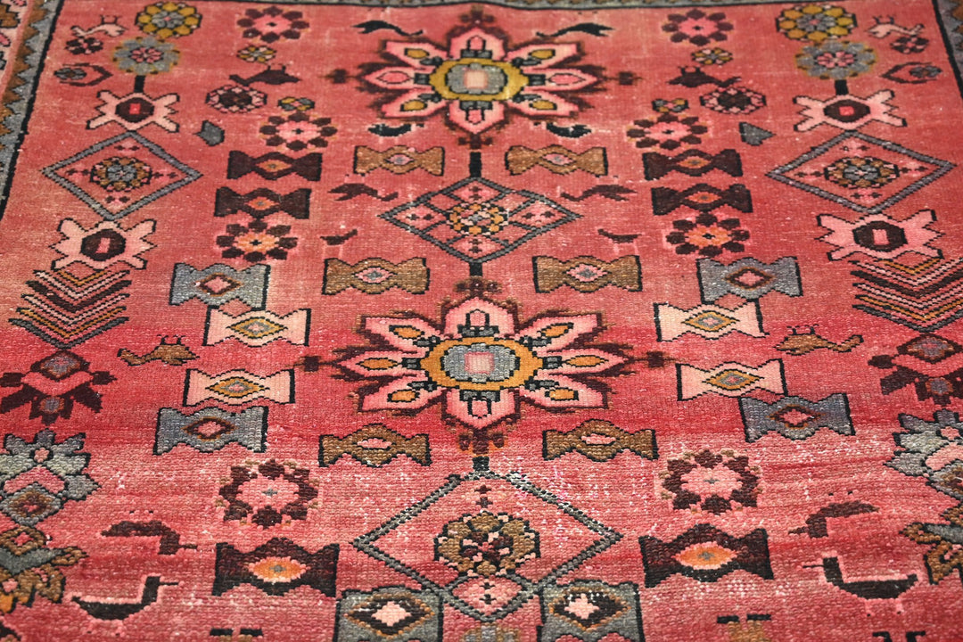 red Accent rug 3' 6" x 6' 5"