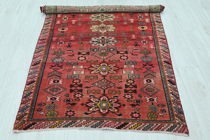 red Accent rug 3' 6" x 6' 5"