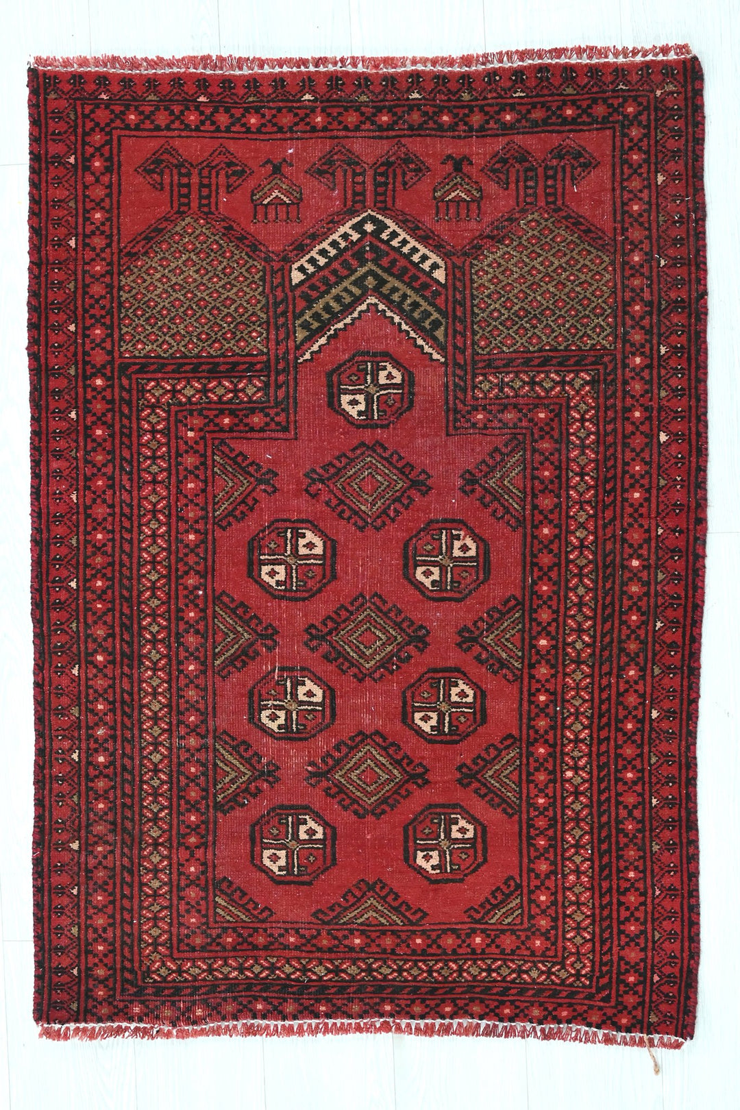 red Accent rug 2' 6" x 3' 7"