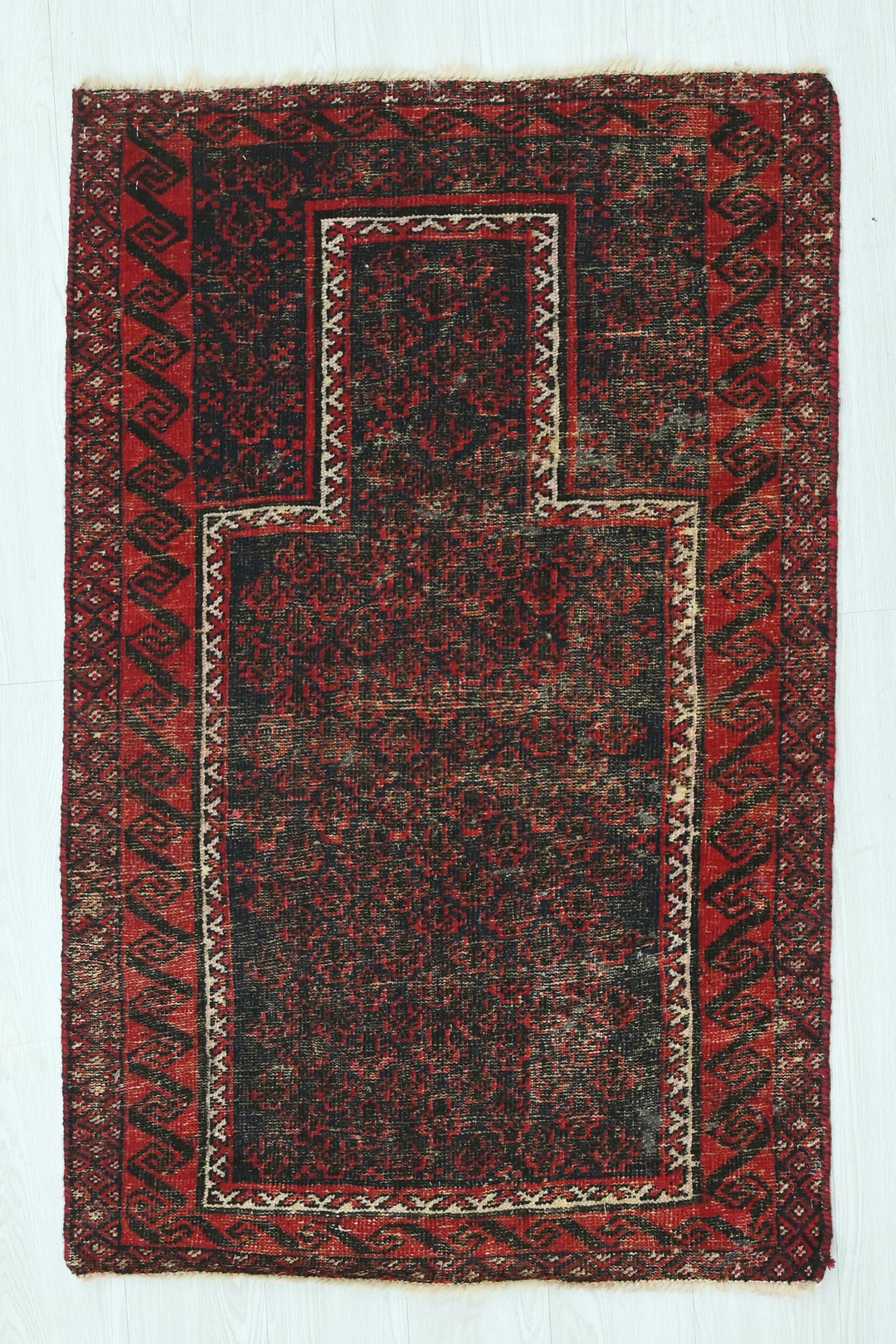 red Accent rug 2' 8" x 4' 1"