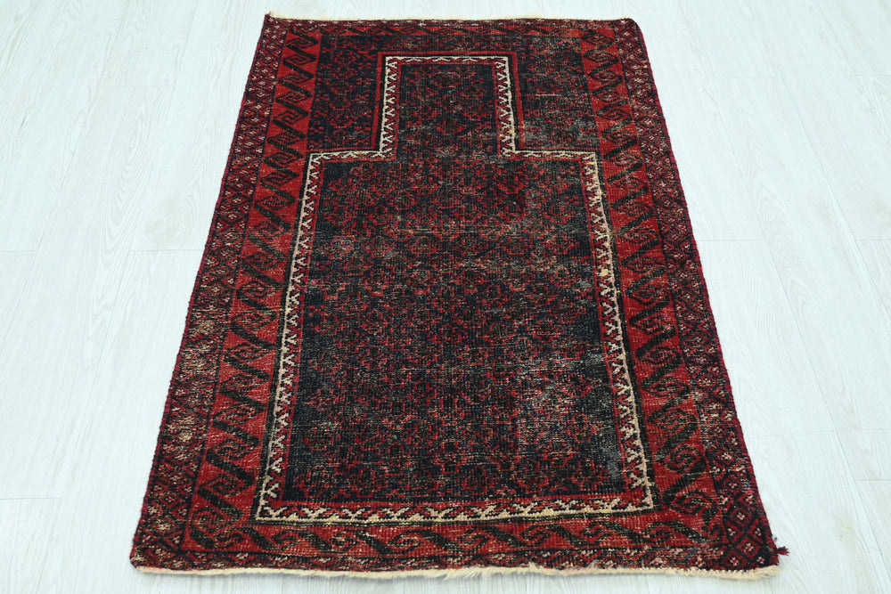 red Accent rug 2' 8" x 4' 1"