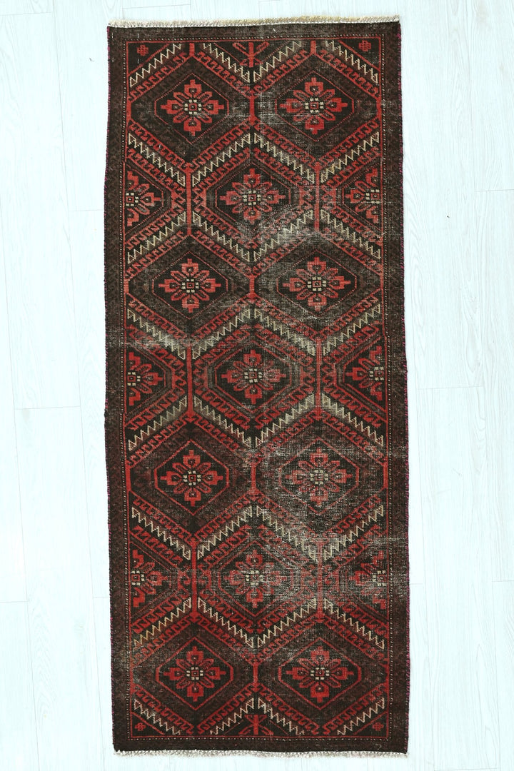 black Runner rug 2' 3" x 5' 7"