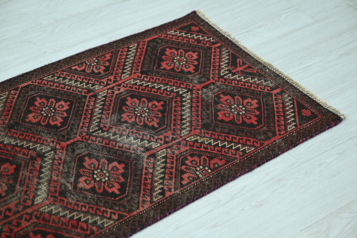 black Runner rug 2' 3" x 5' 7"