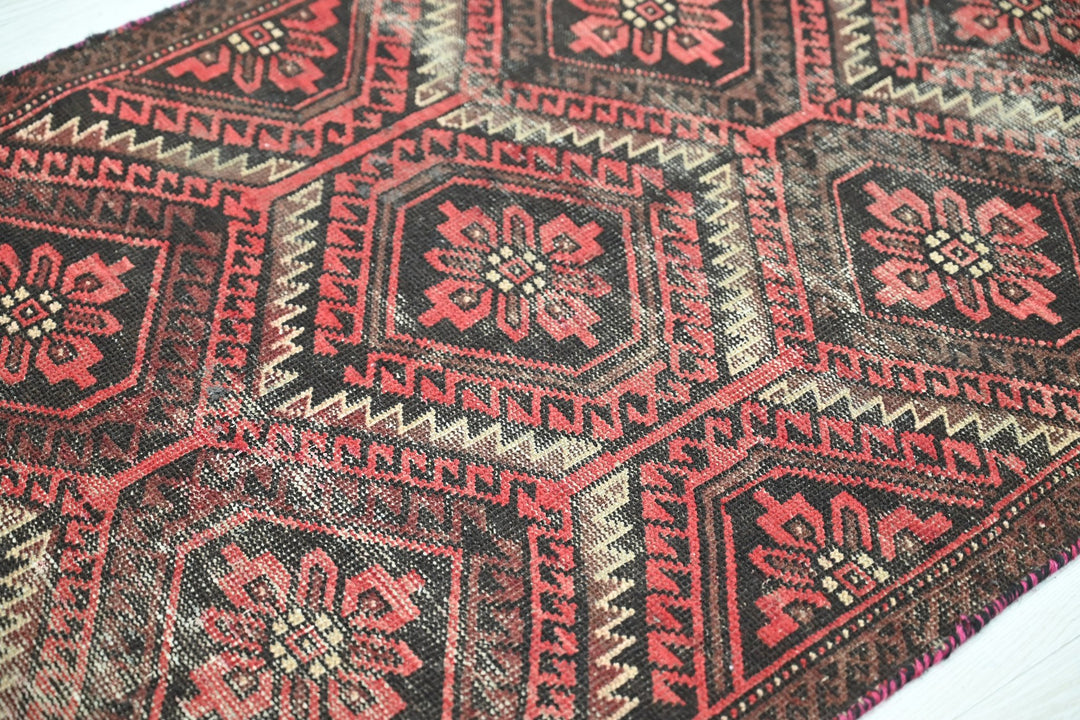 black Runner rug 2' 3" x 5' 7"