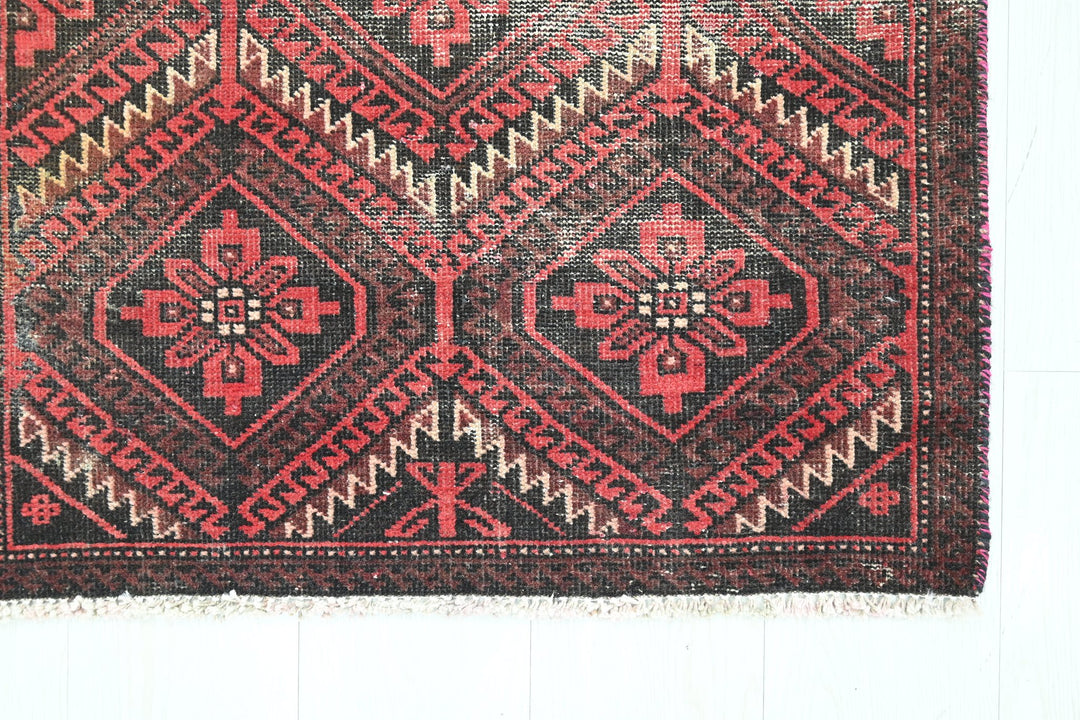 black Runner rug 2' 3" x 5' 7"