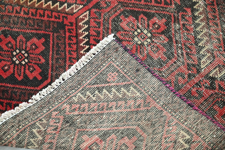 black Runner rug 2' 3" x 5' 7"
