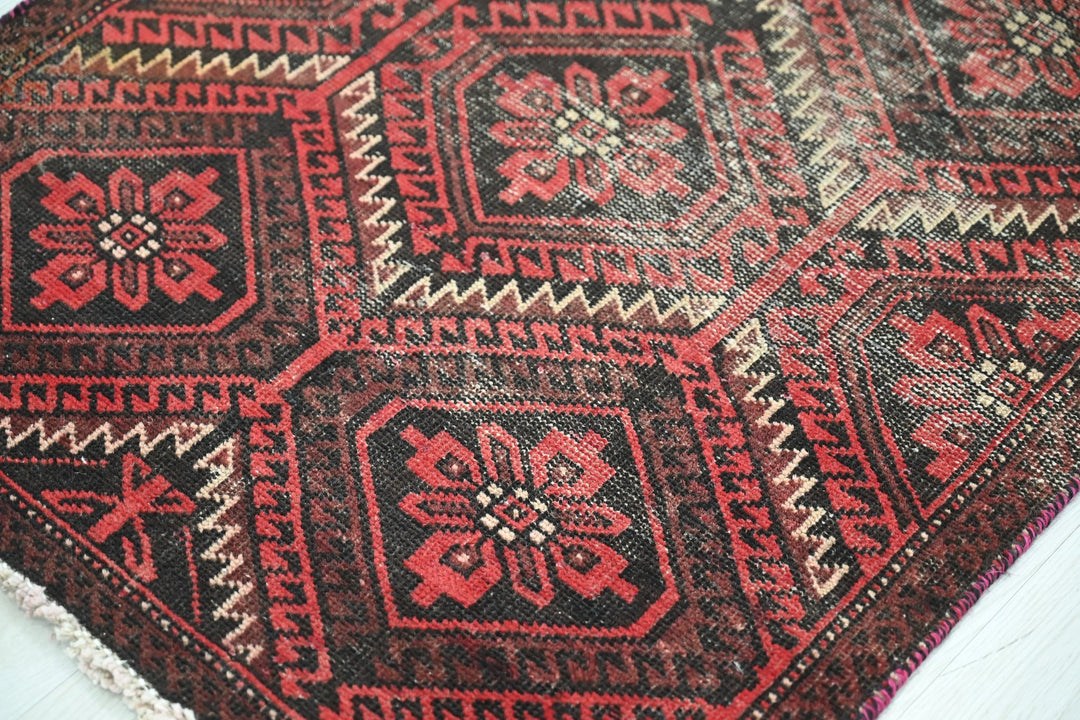 black Runner rug 2' 3" x 5' 7"