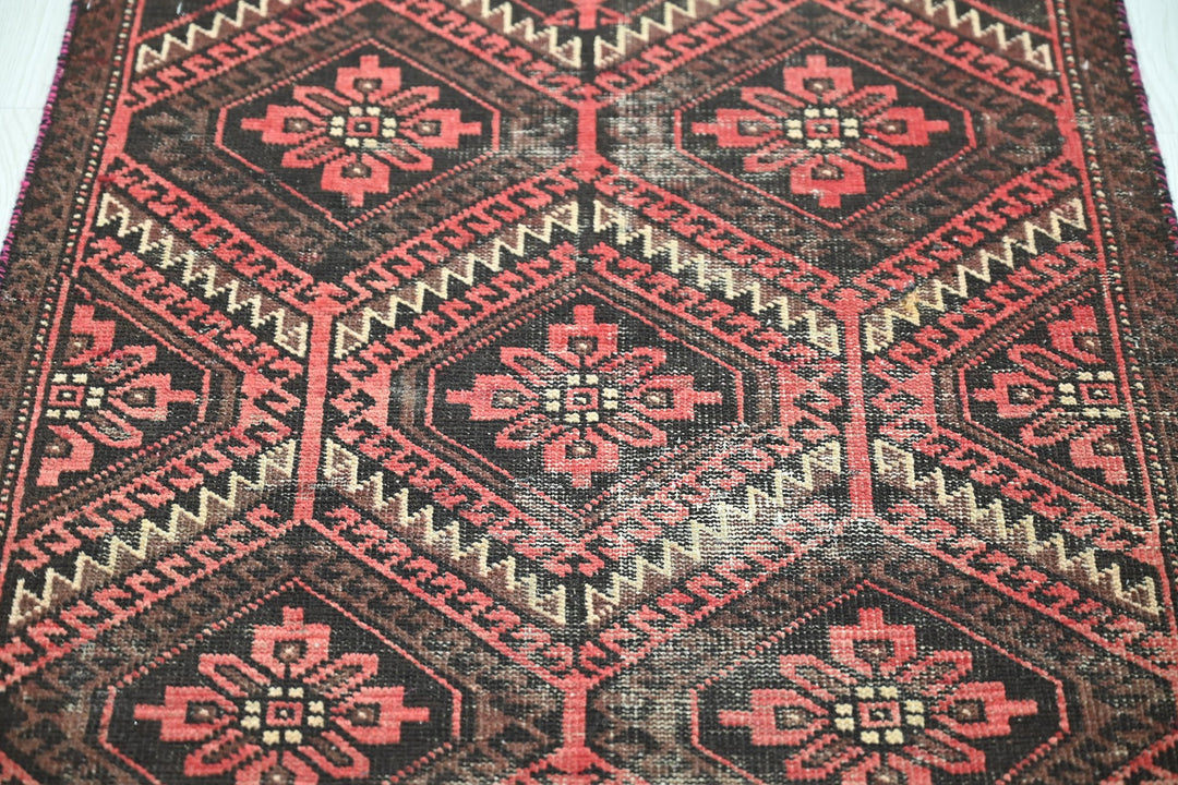 black Runner rug 2' 3" x 5' 7"