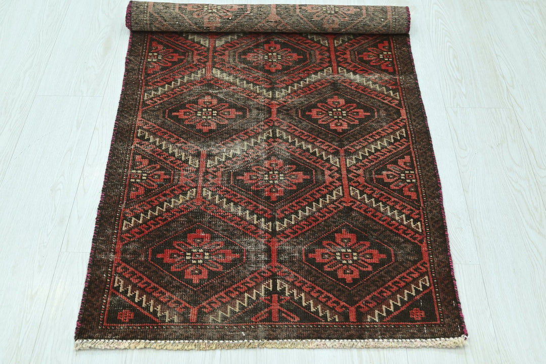 black Runner rug 2' 3" x 5' 7"