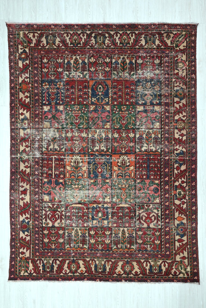 red Large rug 6' 8" x 9' 0"