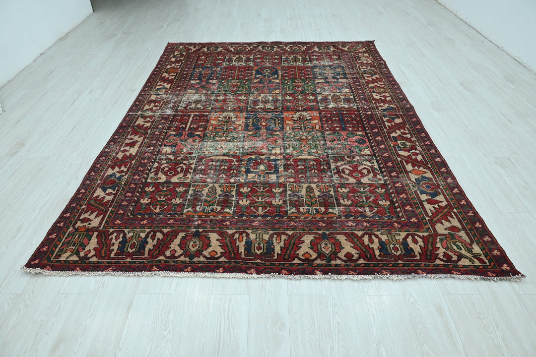 red Large rug 6' 8" x 9' 0"