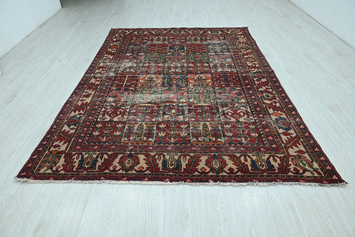 red Large rug 6' 8" x 9' 0"