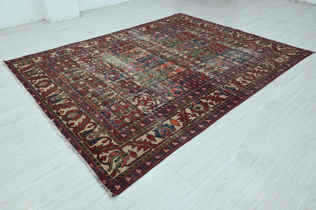 red Large rug 6' 8" x 9' 0"